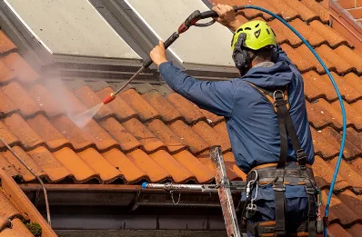 Démoussage et hydrofuge de toiture à Baume-de-Transit